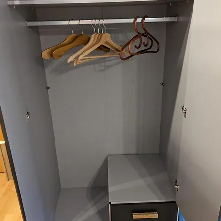 Apartment Mit Balkon شقة *